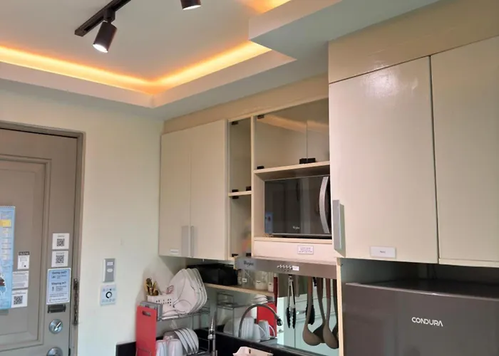 Apartment Bachelor's Crib-2 Alabang *